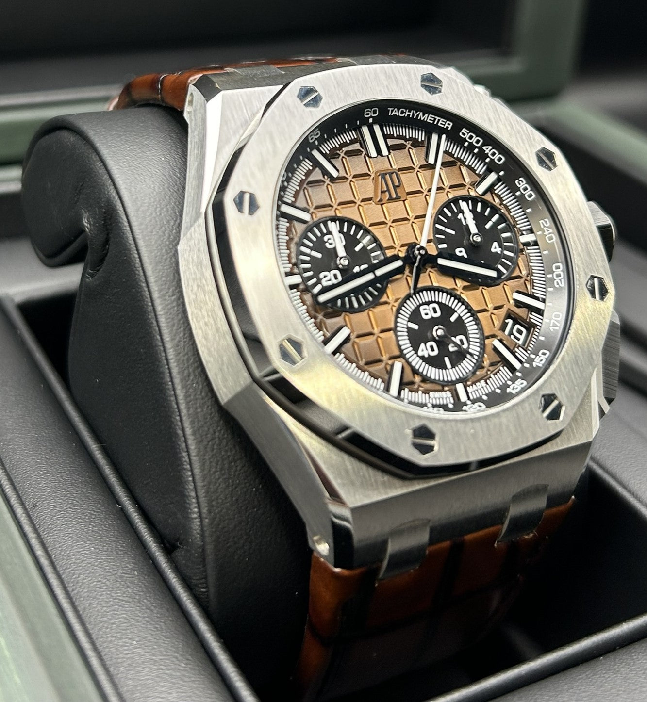 Audemars Piguet Royal Oak Offshore Havana 26420ST.OO.A801CR.01 detail view