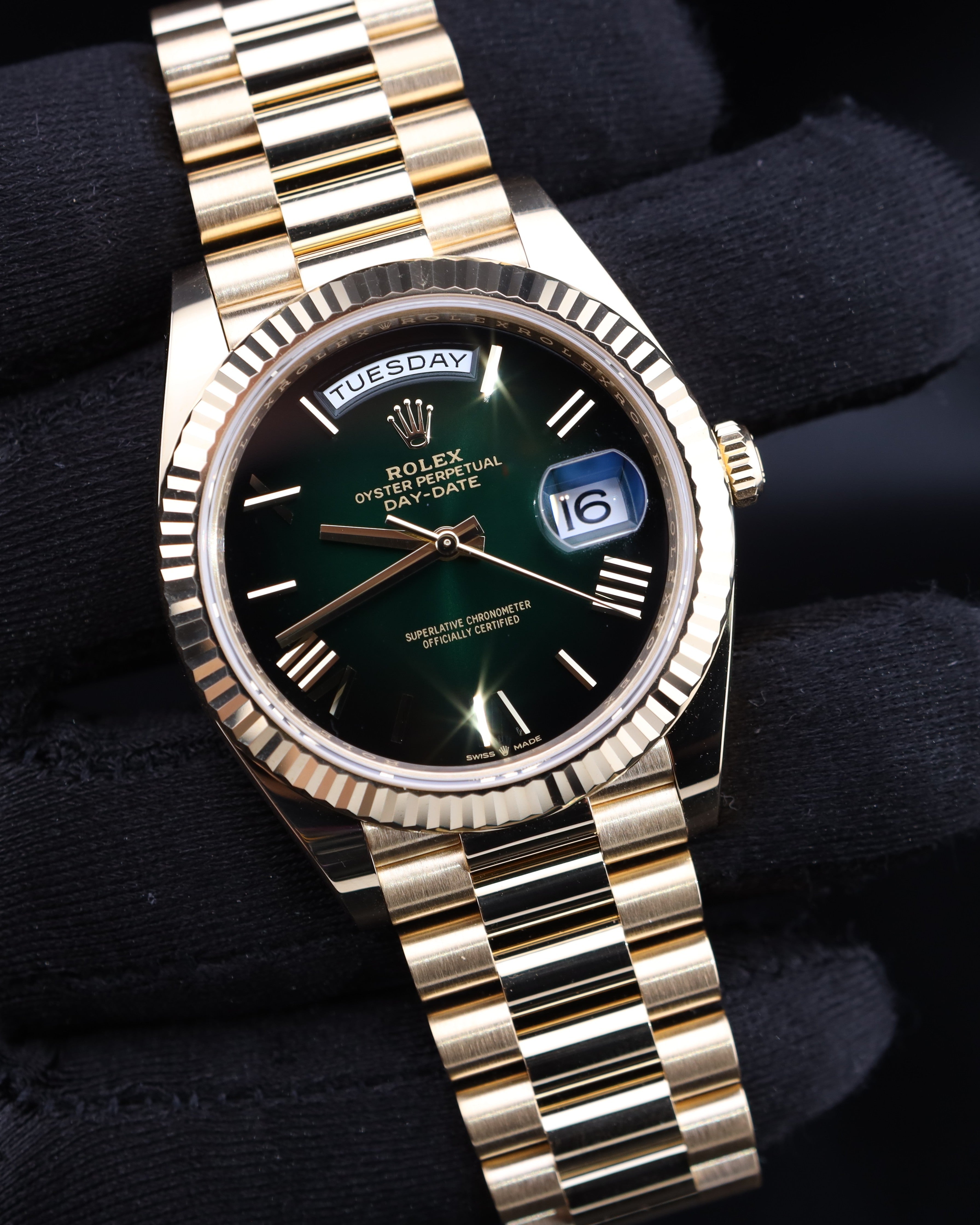 Rolex Day-Date 40 Yellow Gold Green Ombre 228238 detail view