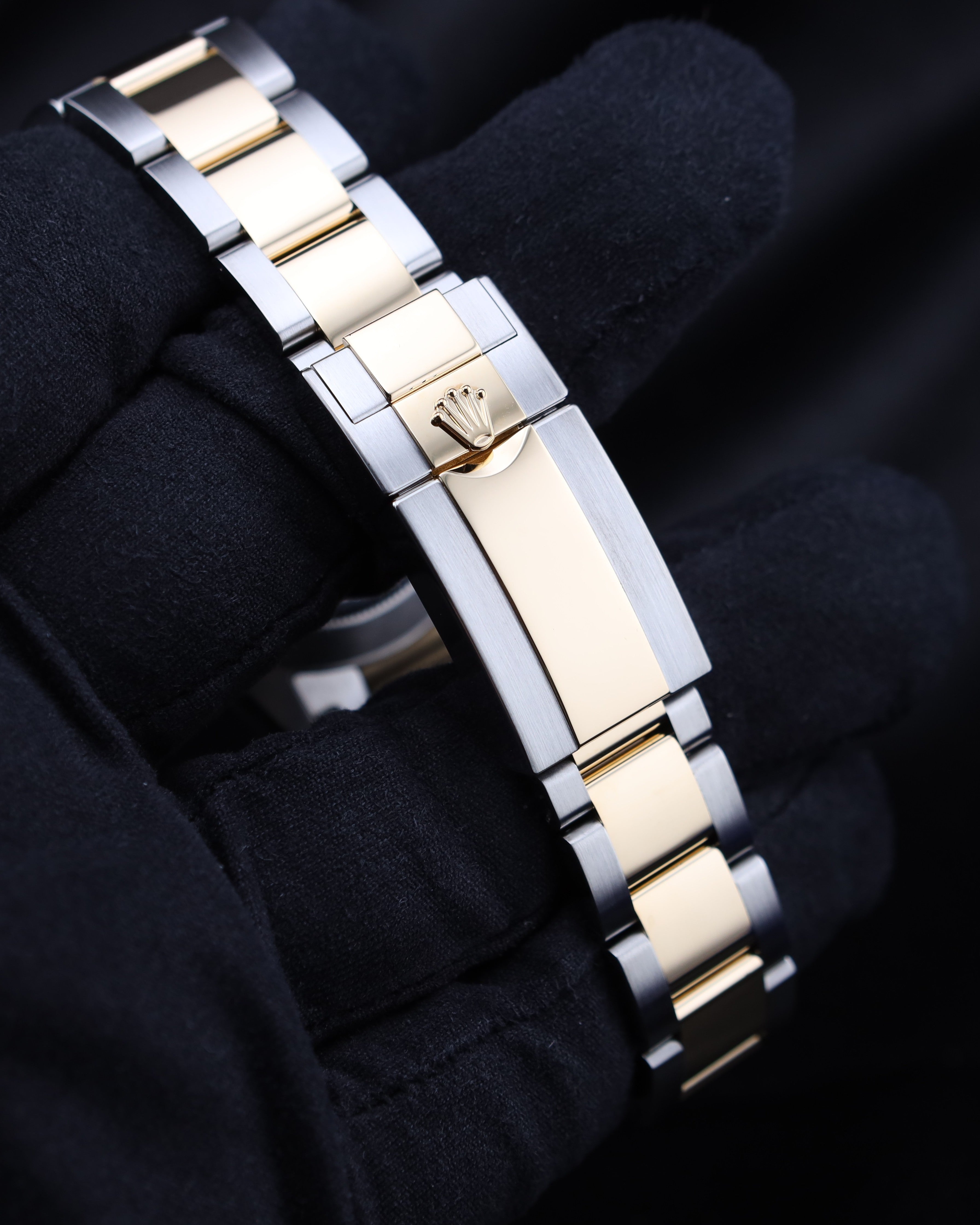 Rolex Daytona Champagne Two Tone 116503 detail view