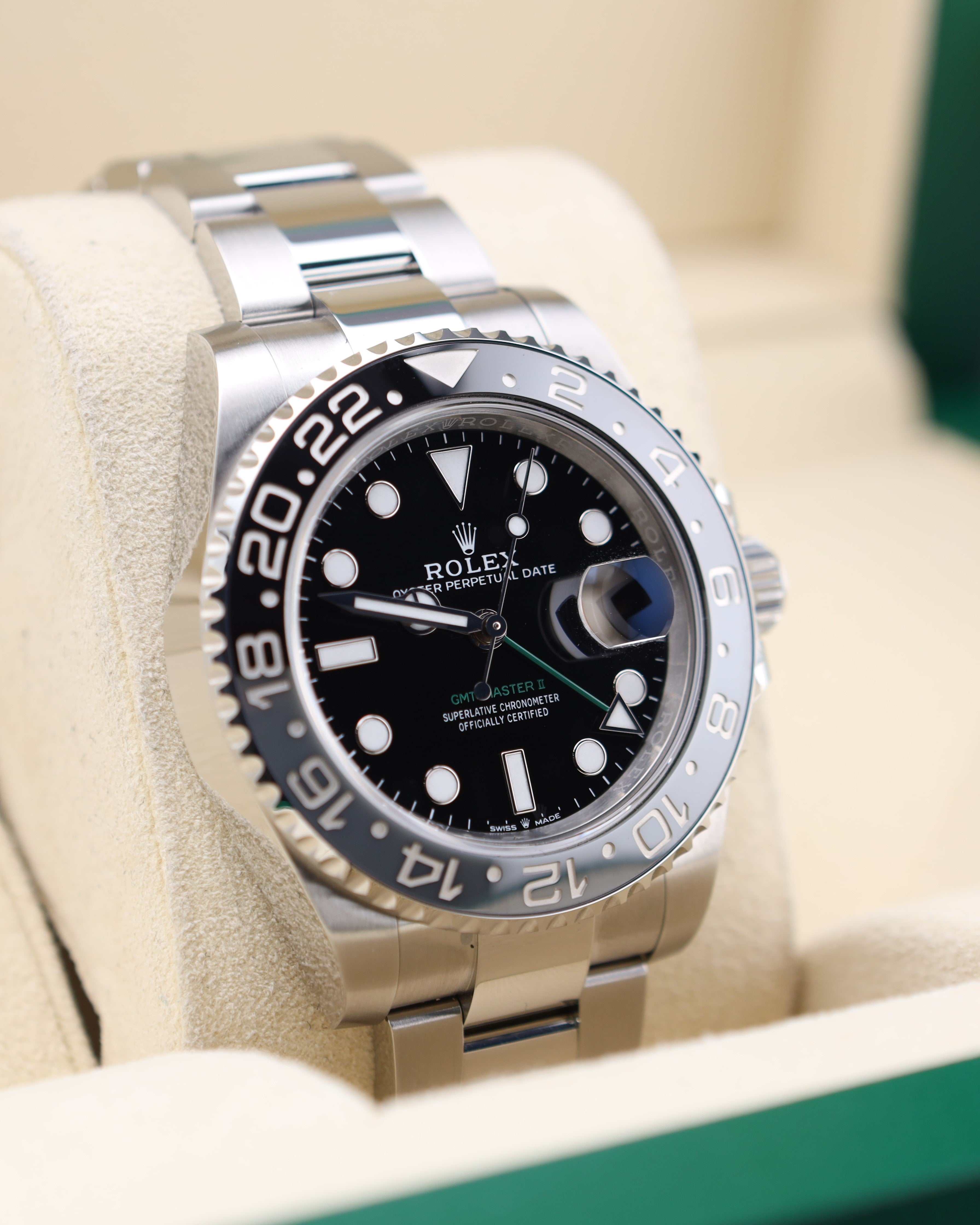 Rolex GMT-Master II Bruce Wayne 126710GRNR detail view
