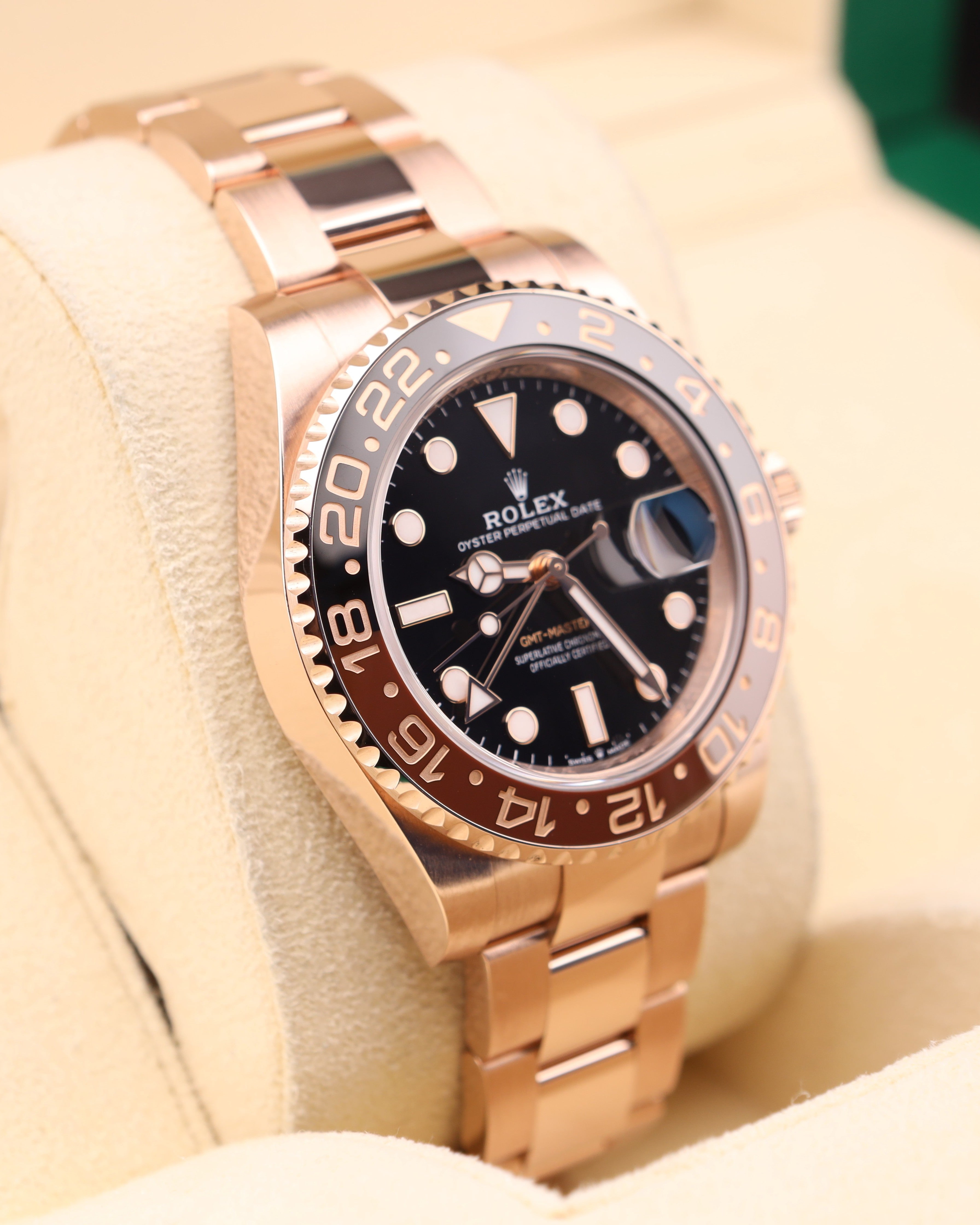 Rolex GMT-Master II Full Rose Gold Rootbeer 126715CHNR detail view