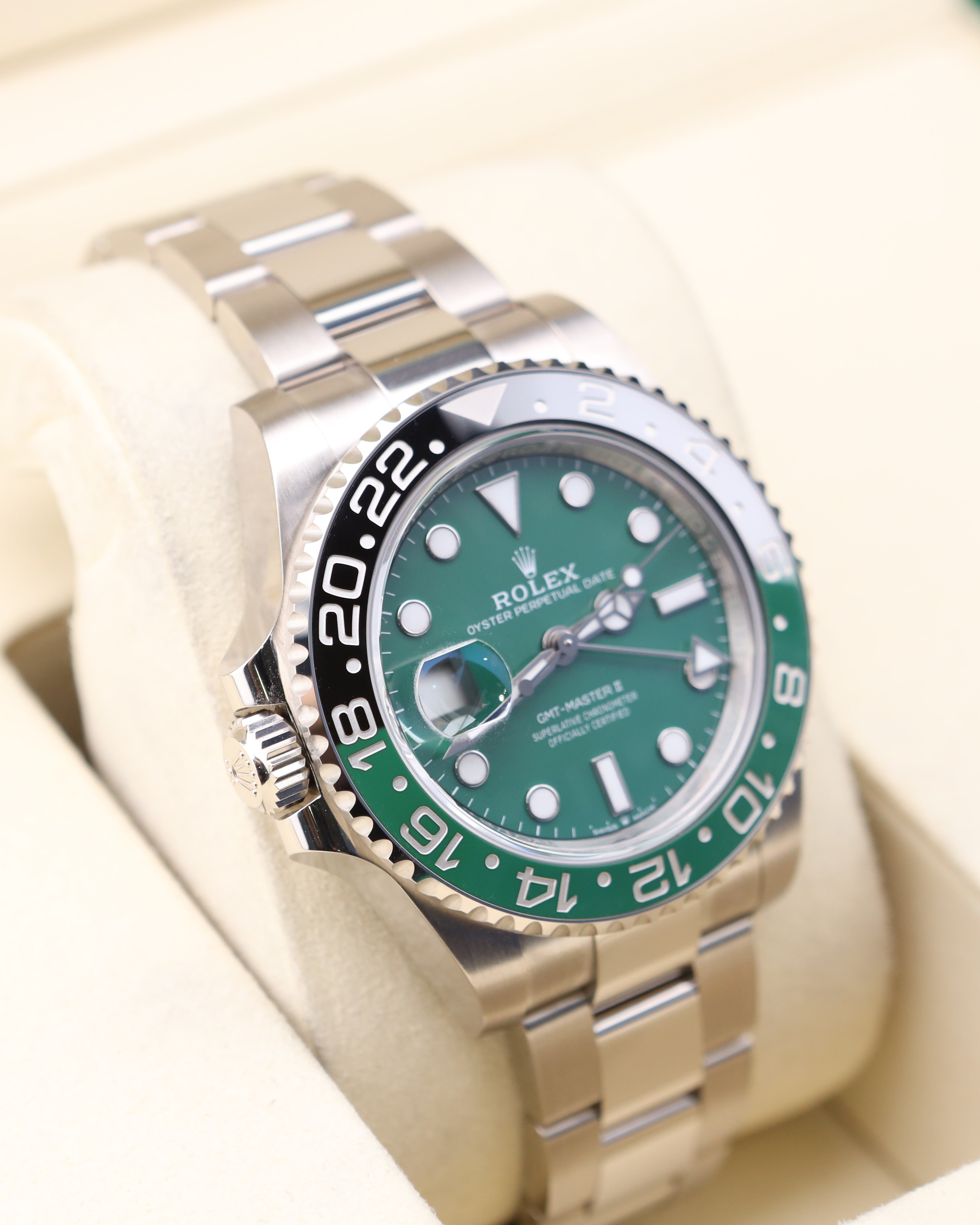 Rolex GMT-Master II White Gold Green Sprite 126729VTNR detail view