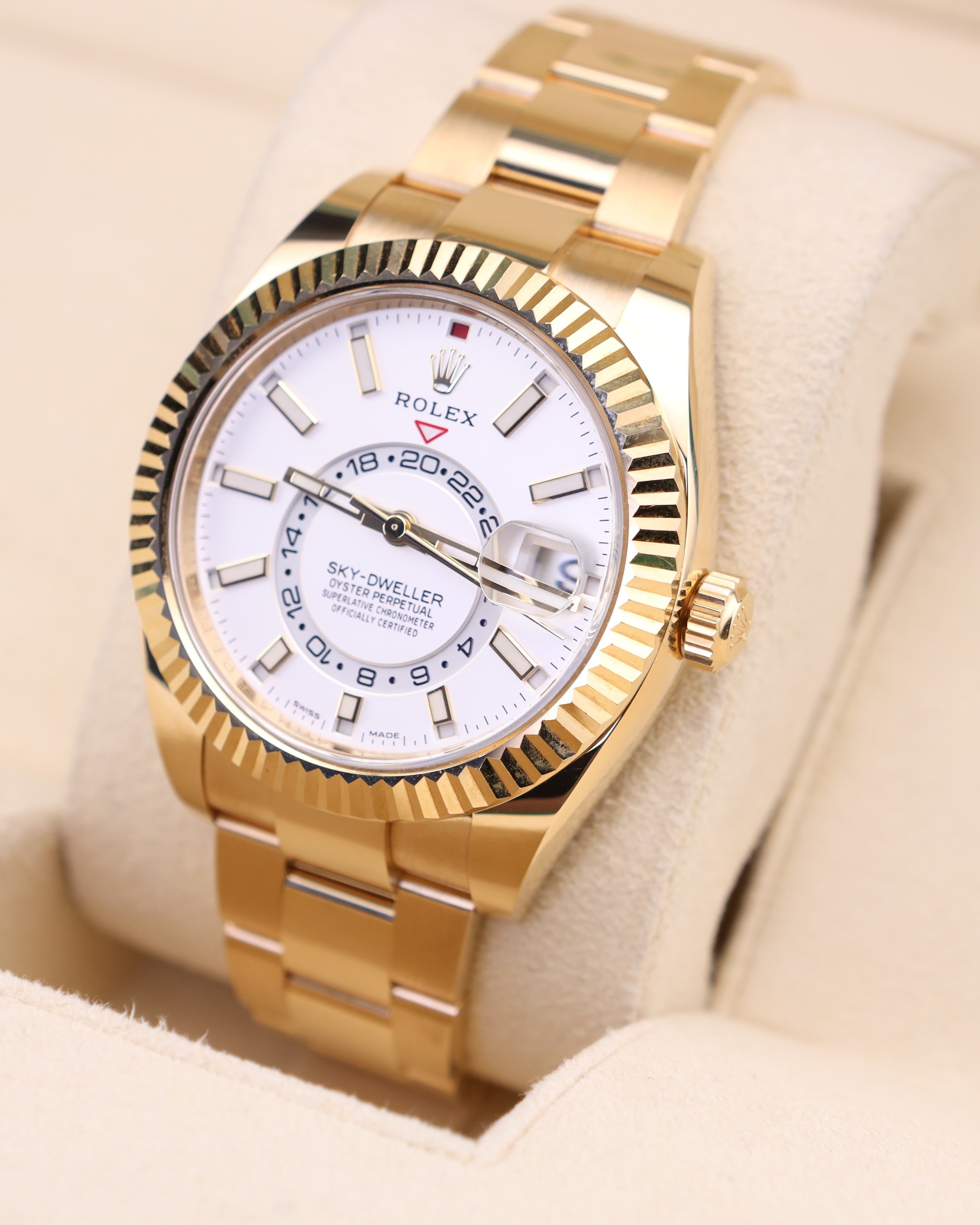 Rolex Sky-Dweller Yellow Gold White Dial Oyster 326938 detail view