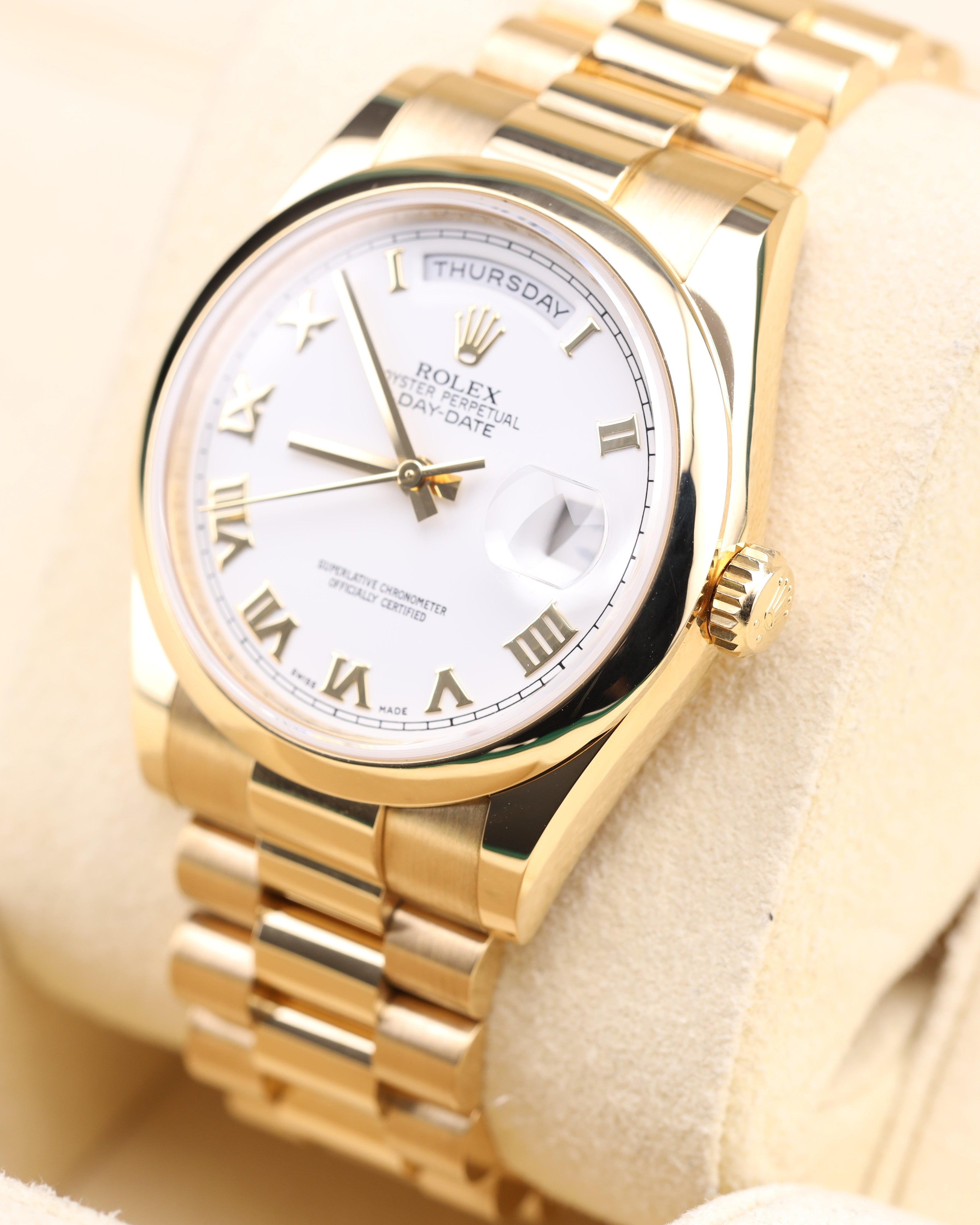 Rolex Day-Date 36 White Roman 118208 detail view