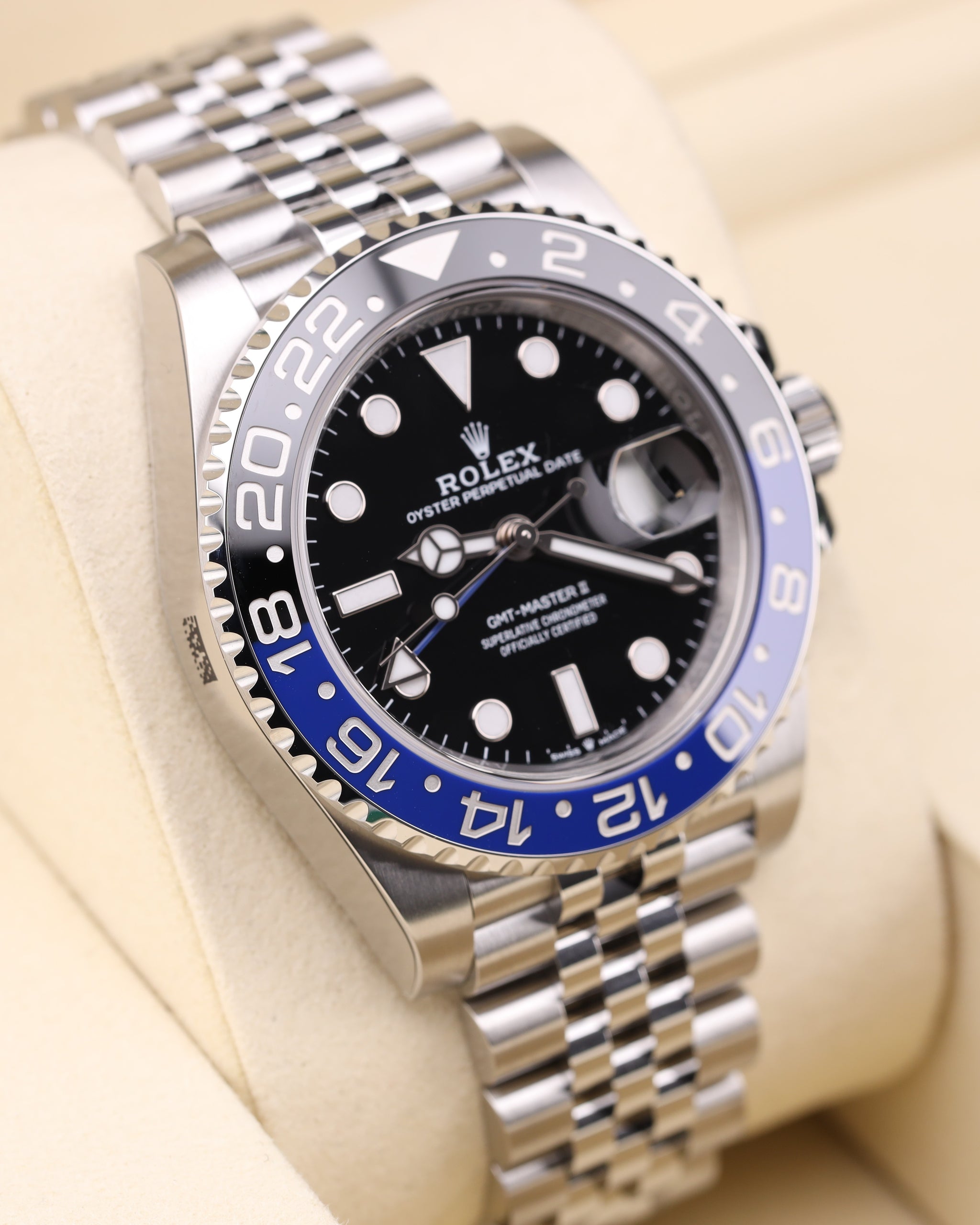 Rolex GMT-Master II Batgirl Jubilee 126710BLNR detail view