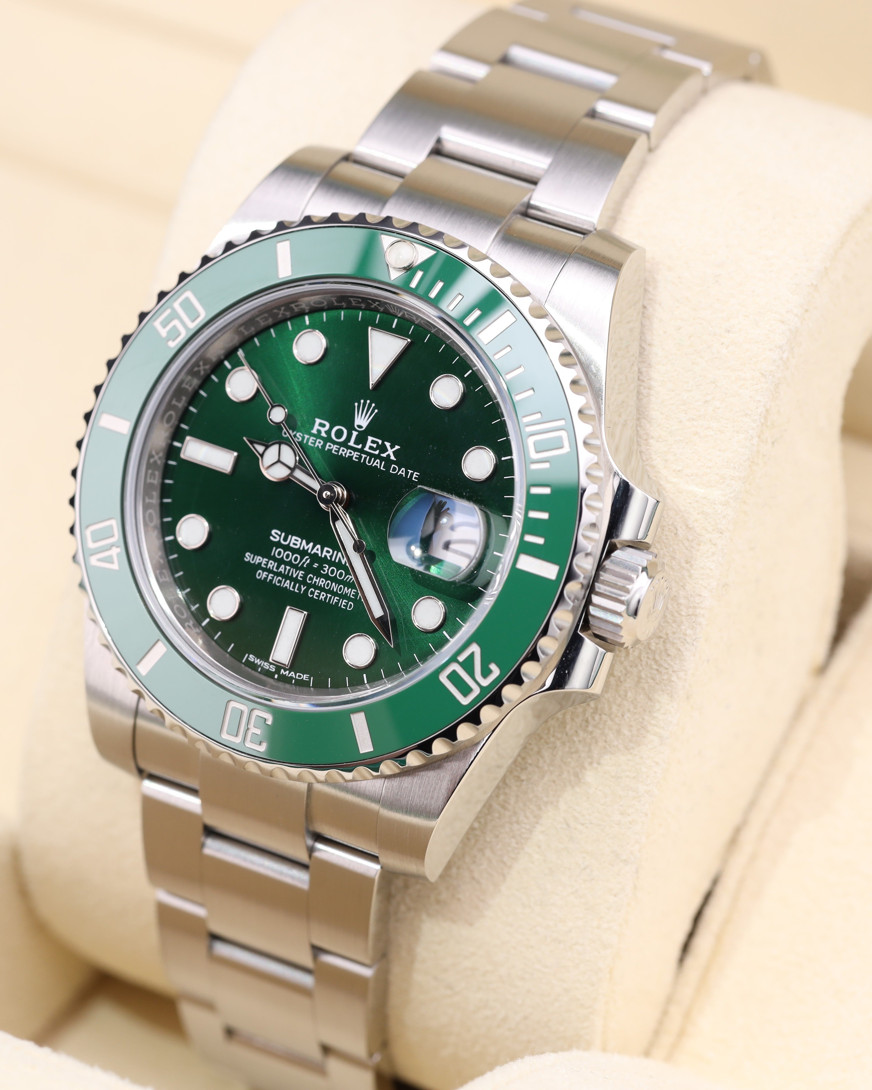 Rolex Submariner Date HULK 116610LV detail view