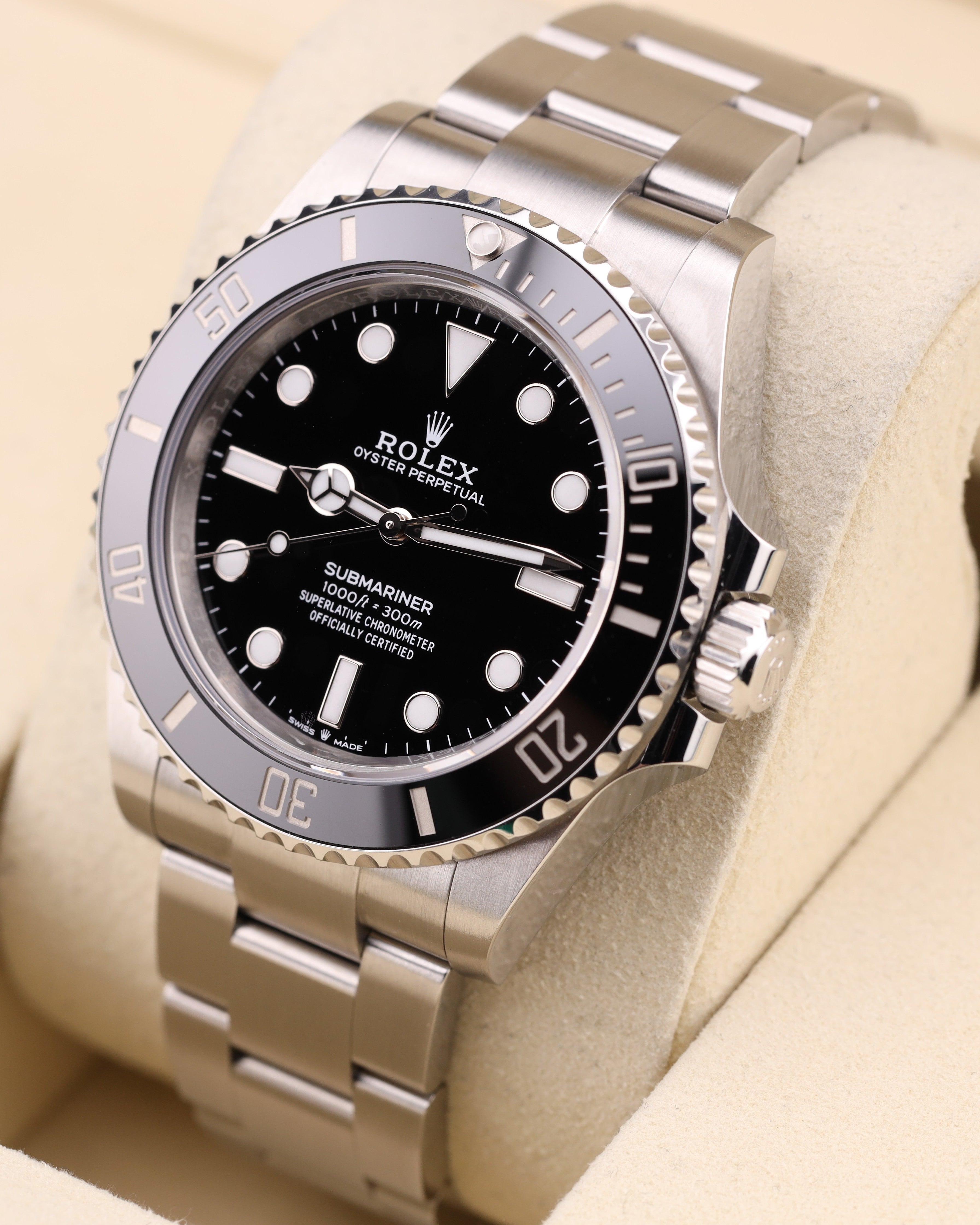 Rolex Submariner No Date Black 124060 detail view