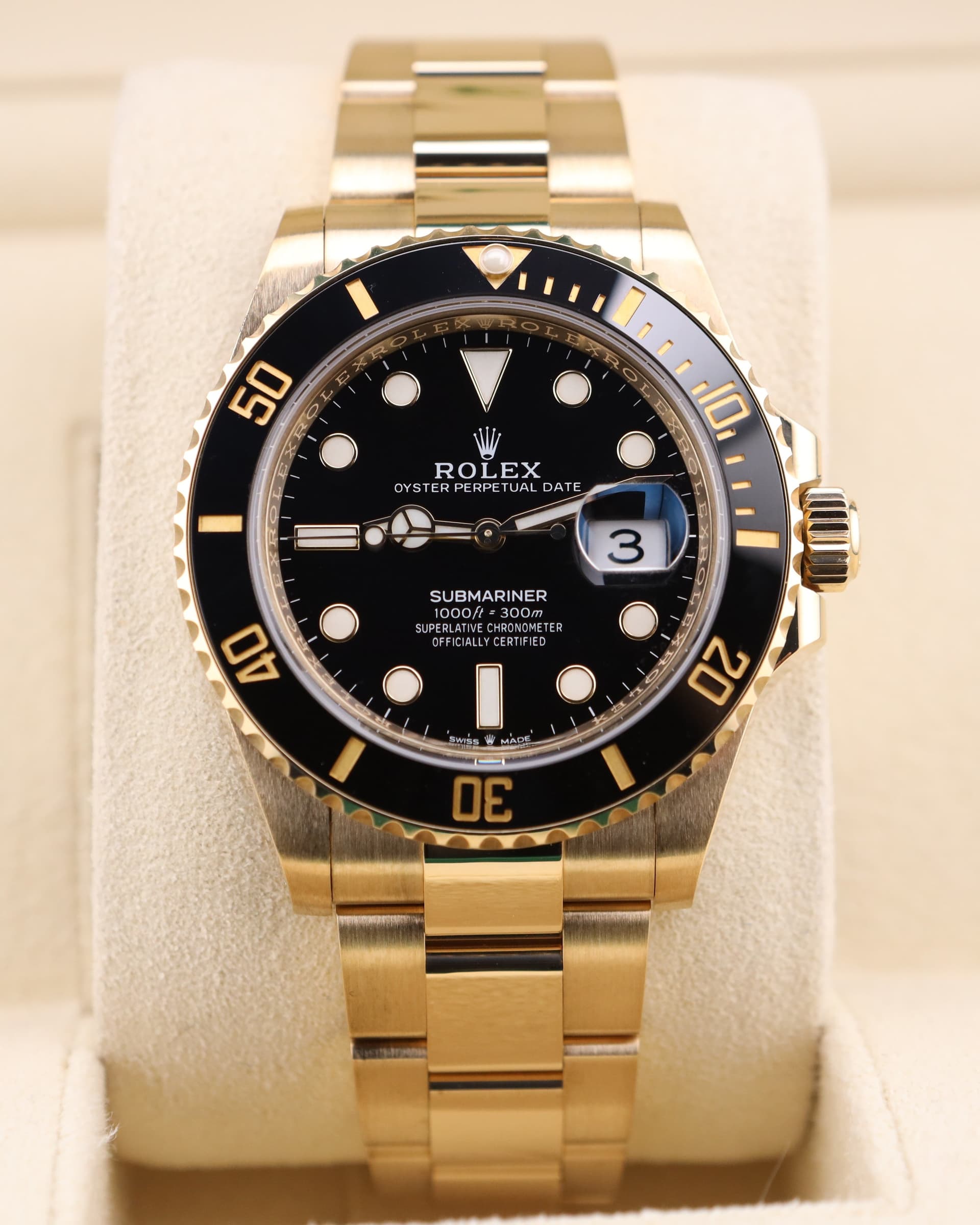 Rolex Submariner Date Yellow Gold Black 126618LN — photo 1
