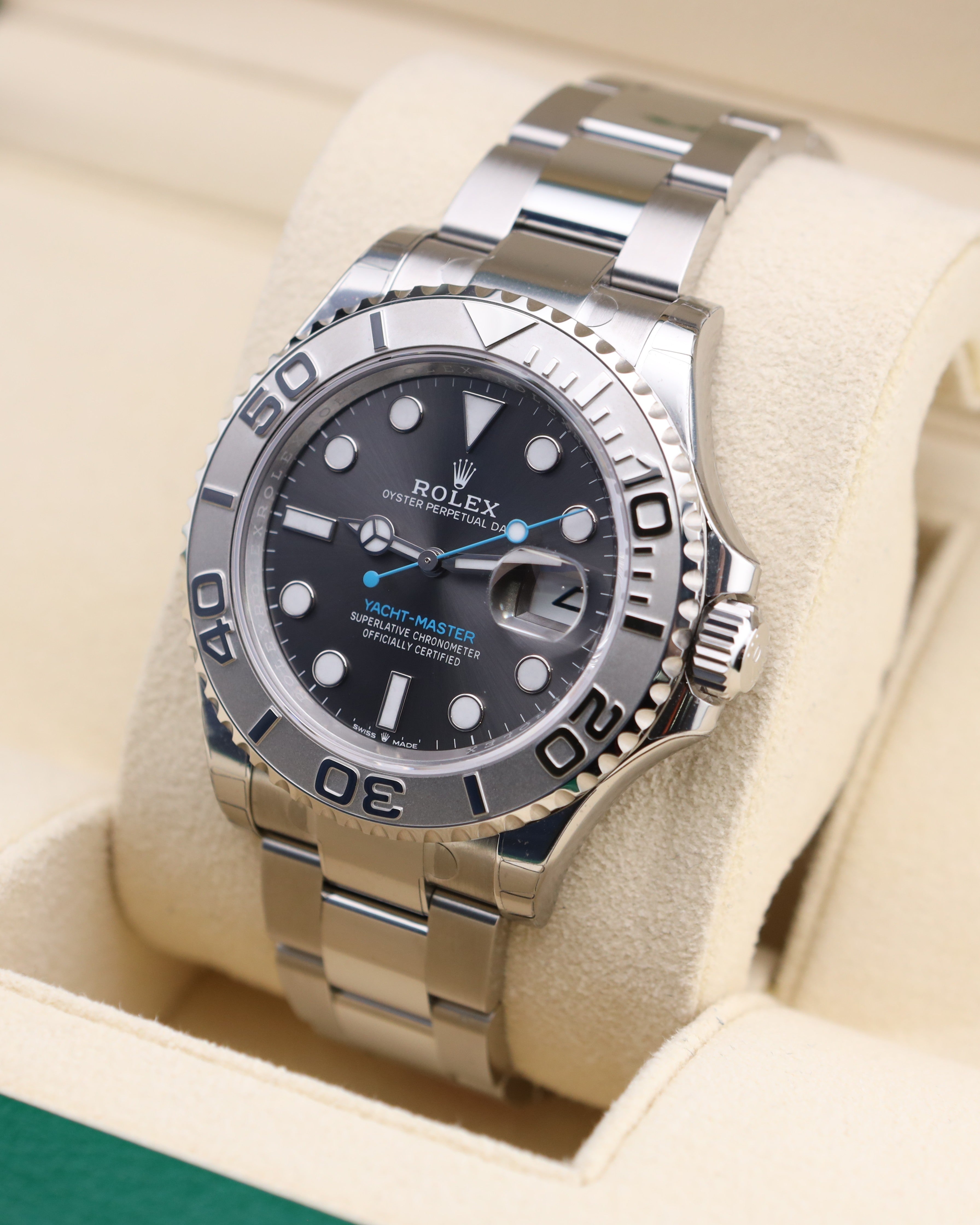 Rolex Yacht-Master 40 Rhodium Slate Platinum Bezel 126622 detail view