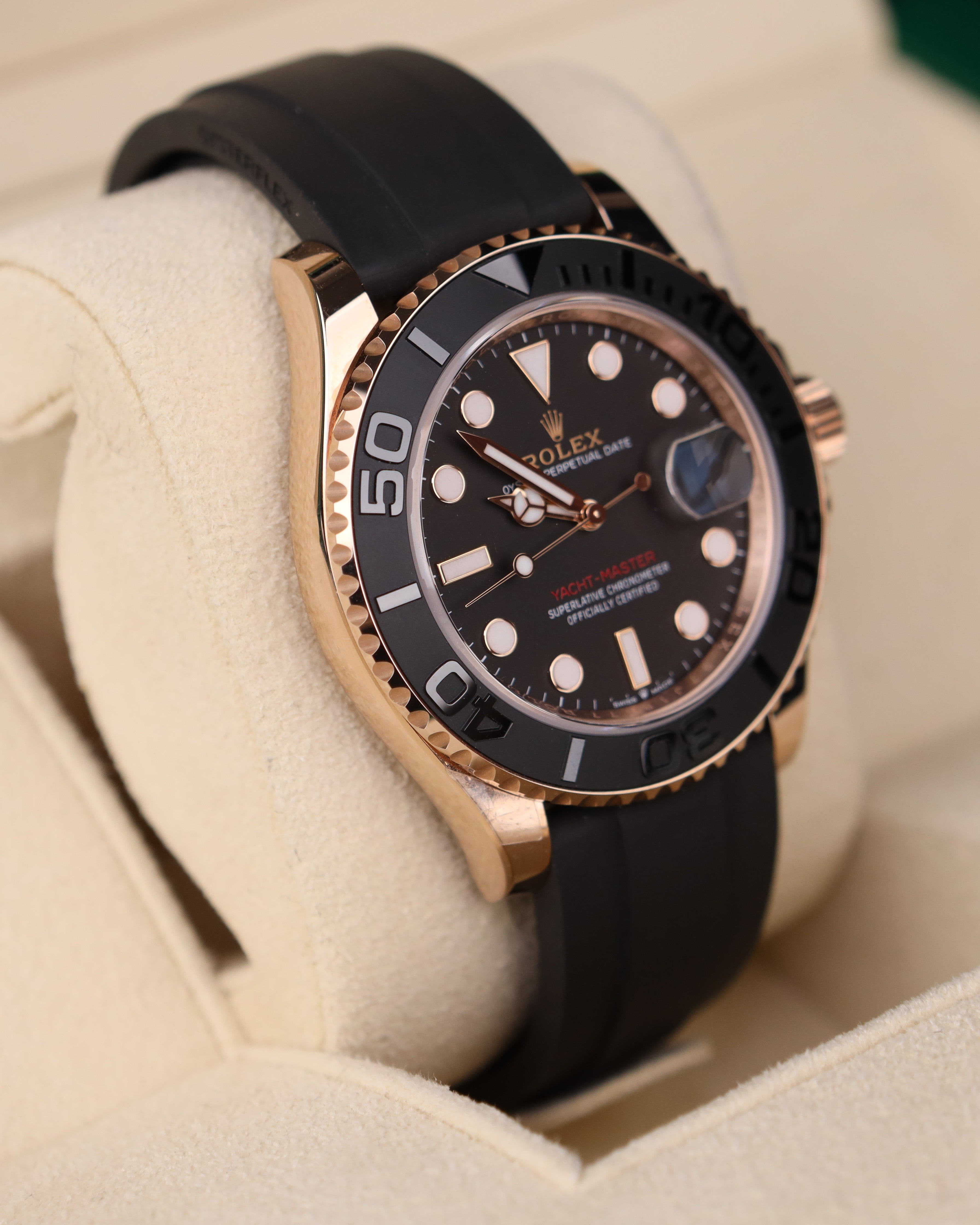 Rolex Yacht-Master 40 Everose Gold Oysterflex 126655 detail view